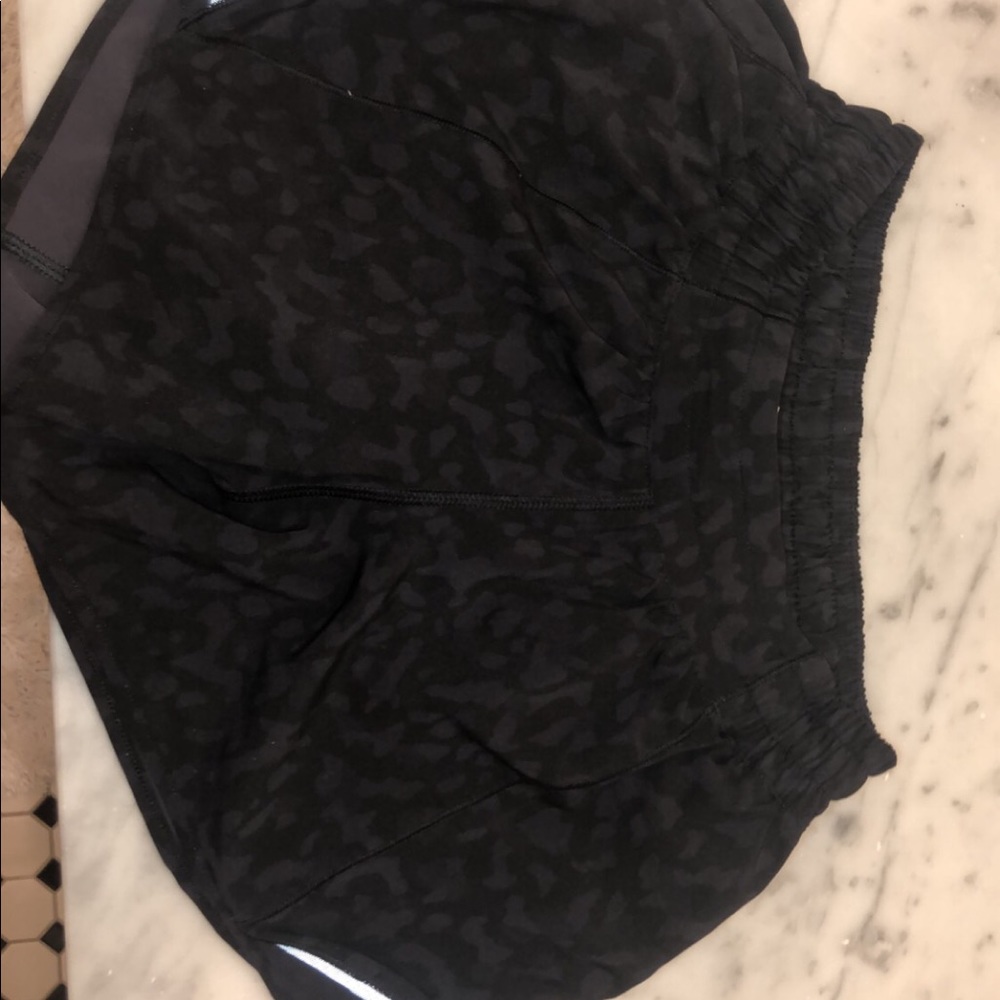 lulu lemon hotty hot shorts 4 inch